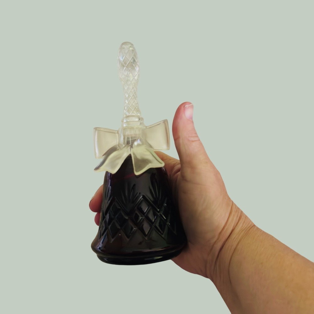 Vintage‎ Avon Crystalsong Sonnet Cologne Ruby Red Glass Bell Bottle with Bow 4oz - Picture 2 of 6